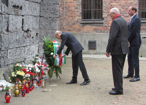 Auschwitz 2014: Kranzniederlegung durch Rainer Bovermann