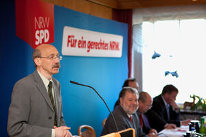 Rainer Bovermann begrüßt den Ministerpräsidenten aus Rheinland-Pfalz