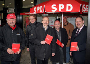 Mitte: Prof.Dr. Rainer Bovermann, rechts MdL Thomas Stotko