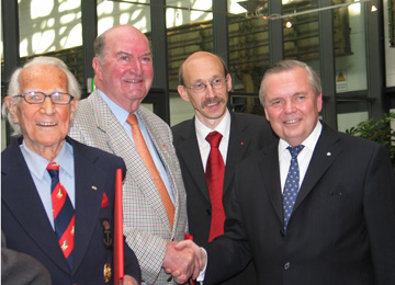 Foto mit zwei Jubilaren, Dr. Rainer Bovermann und Uli Schmidt
